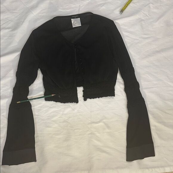 Authentic Black CHANEL Cropped Cardigan
P22387W03216 - Picture 14 of 16